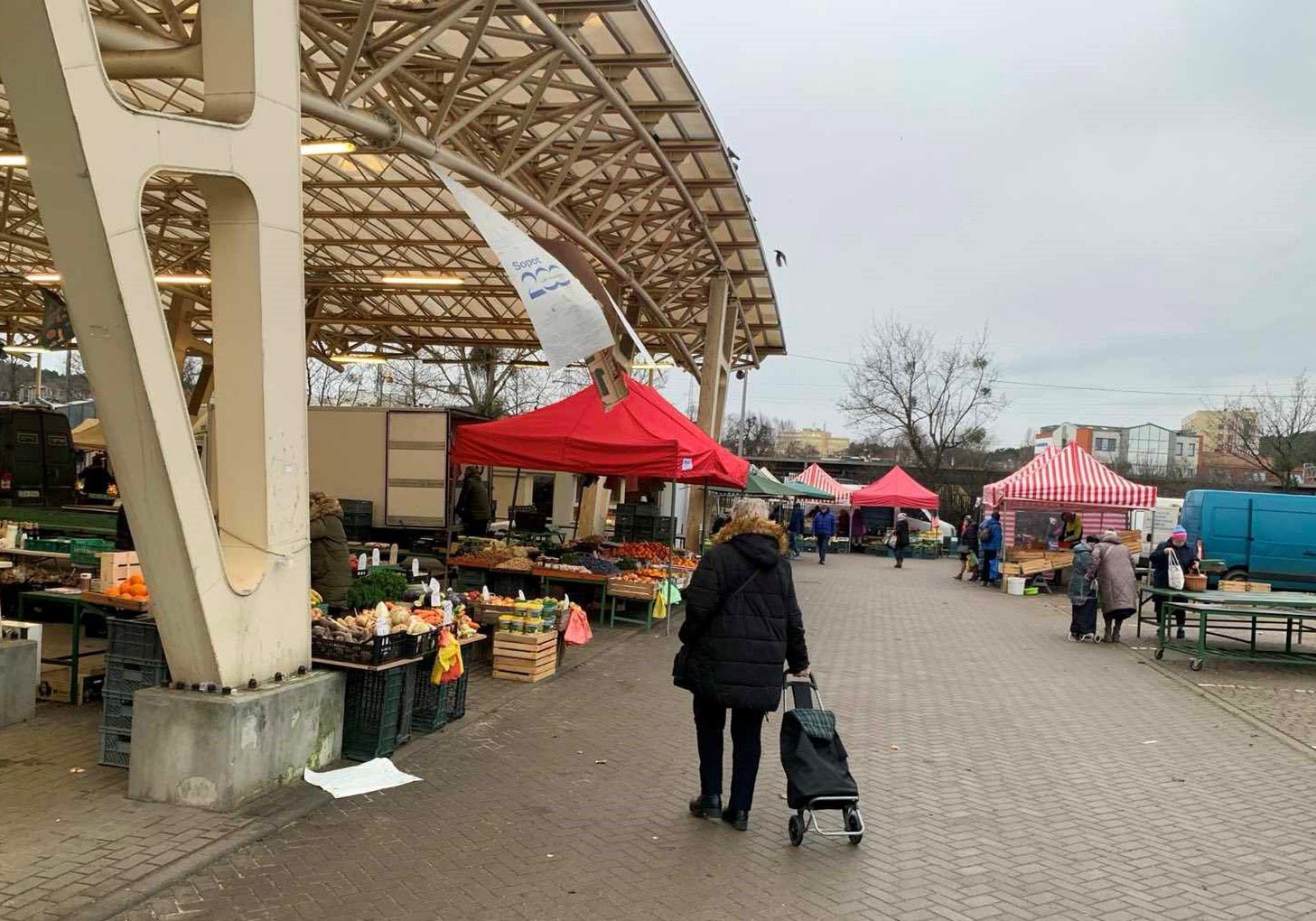 Sopocki targ, na którym zakupy robią Tuskowie 