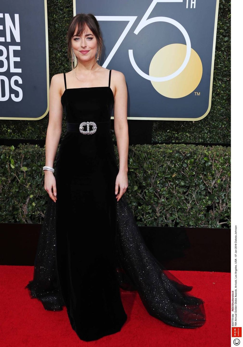 Dakota Johnson - Złote Globy 2018, kreacja: Gucci