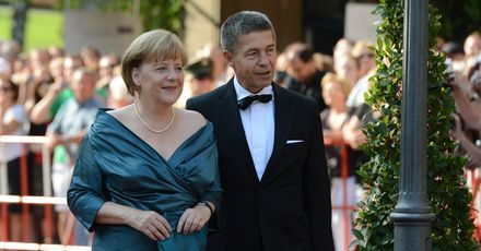 Angela Merkel w kreacji z 2008 r. Oszczędność czy gafa?