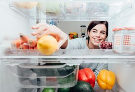 Czyszczenie lodówki – jak prawidłowo dbać o higienę w kuchni?