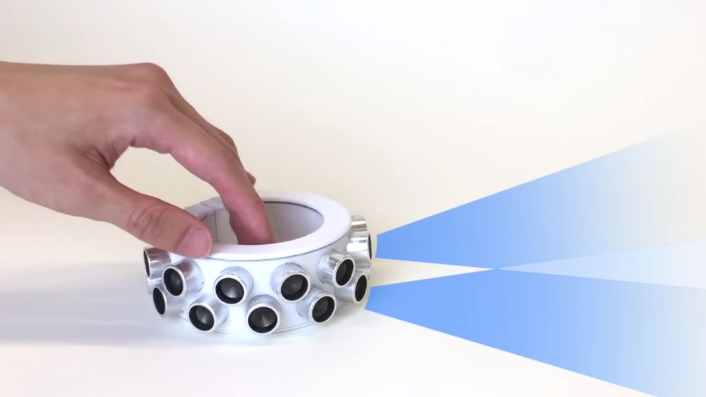 Bransoletka zagłuszająca mikrofony. Praktyczny gadżet nie tylko dla paranoików 1