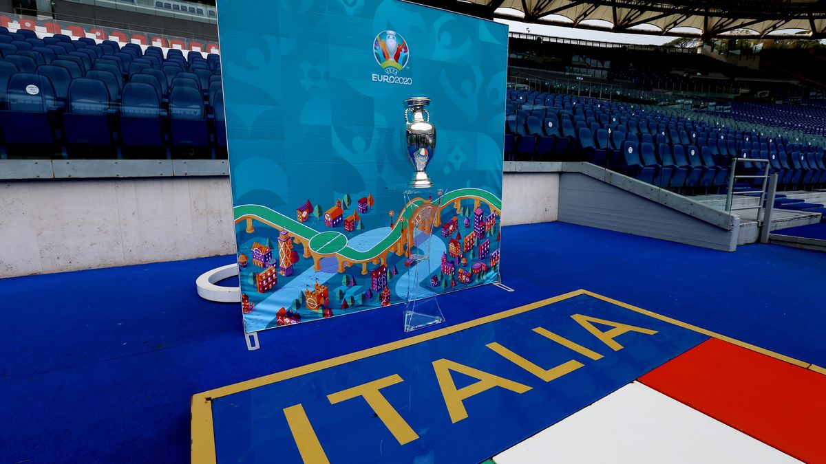 Puchar dla triumfatora EURO 2020 na Stadionie Olimpijskim w Rzymie