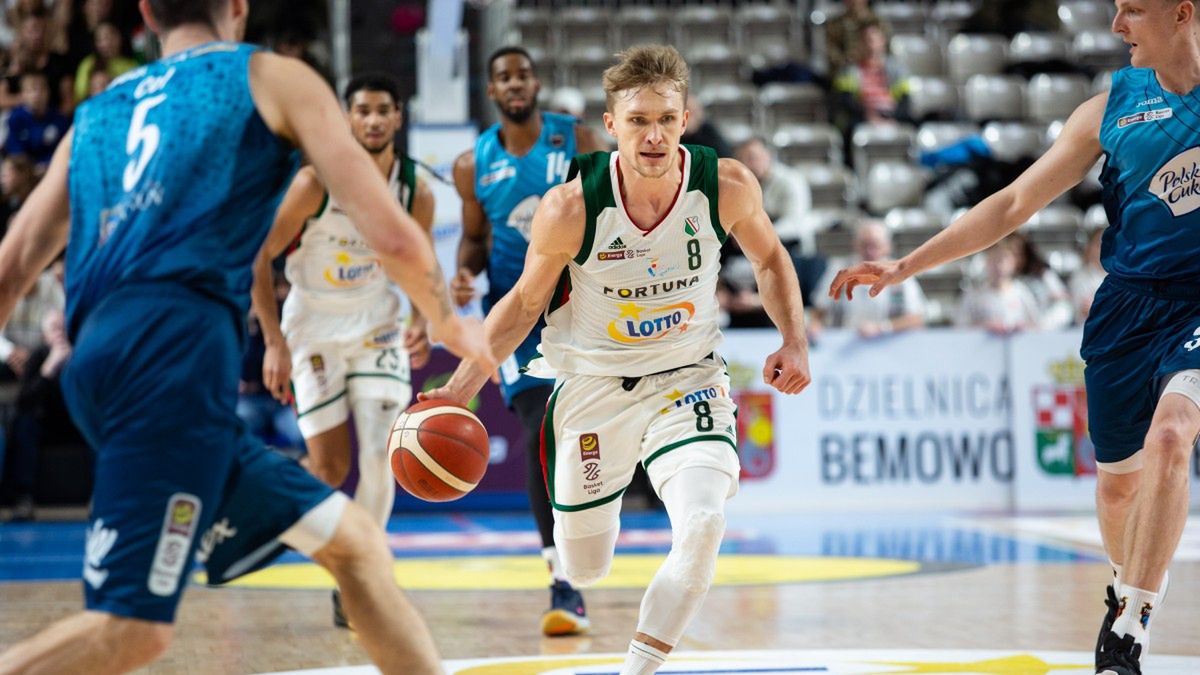 Materiały prasowe / Paweł Kołakowski / LegiaKosz / Na zdjęciu: Filip Matczak (z piłką)