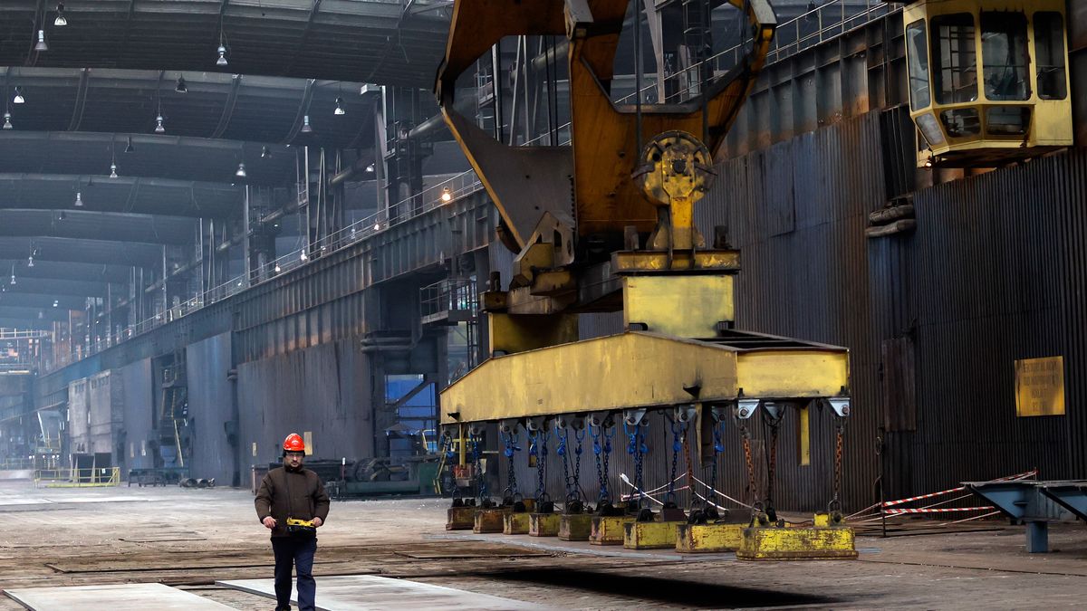 Huta Częstochowa odbija się od dna