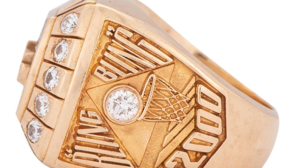 Materiały prasowe / goldinauctions.com / Mistrzowski pierścień Koby'ego Bryanta