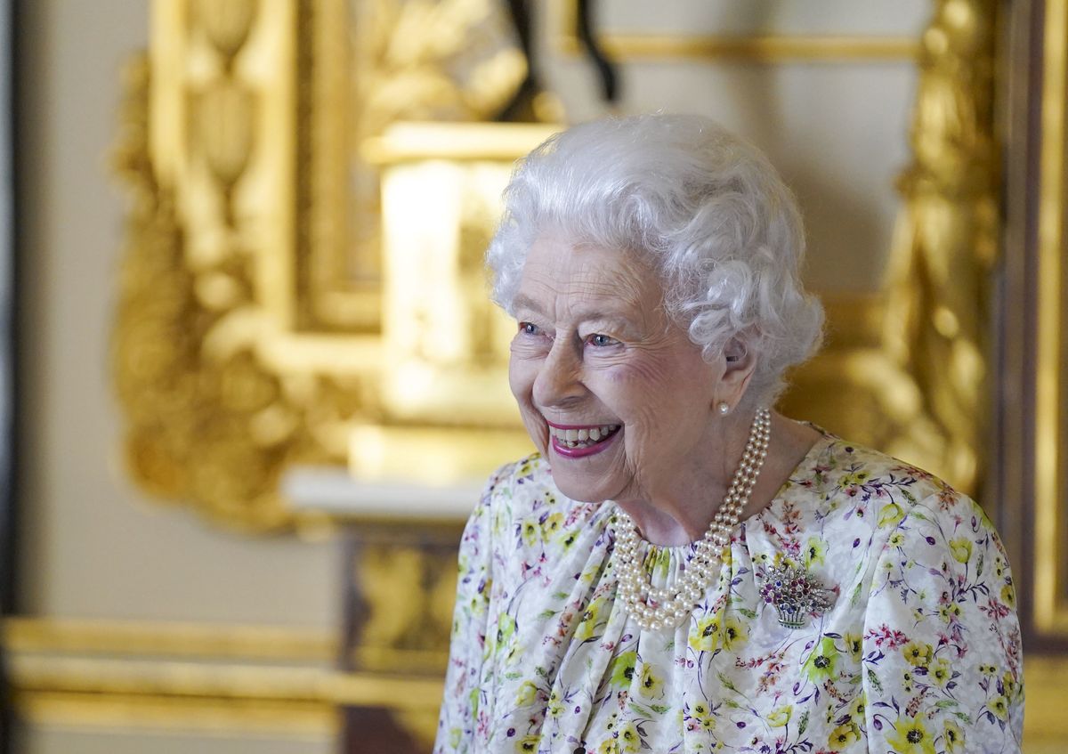 Przez ostatnie miesiące Elżbieta II unikała oficjalnych wyjść i rzadko widujemy ją na nowych fotografiach. Mówi się, że ma problemy z poruszaniem i nie chce być widziana na wózku 