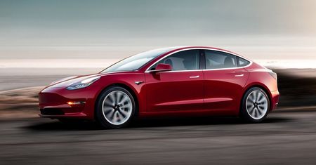 Tesla Model 3 z zasięgiem 150 km. Sam producent nie chce, żeby ktokolwiek ją kupił