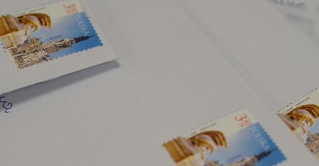 Rewolucja w Poczcie Polskiej. To początek końca znaczków pocztowych?