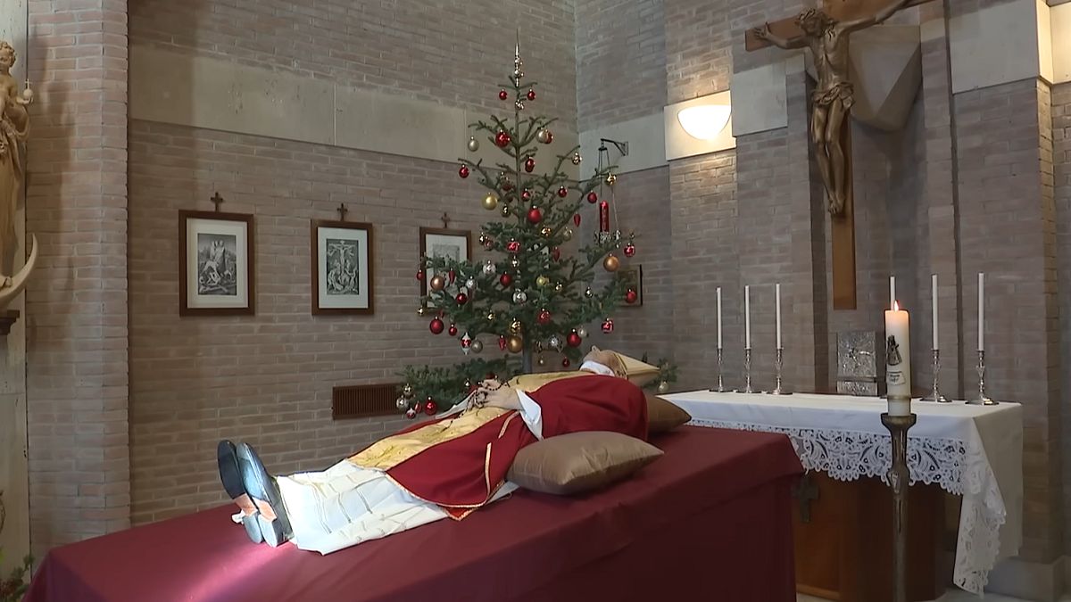 Ciało Benedykta XVI wystawione. Jest nagranie z Klasztoru Mater Ecclesiae