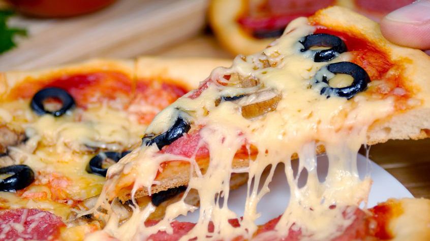 Mała pizza pepperoni na tradycyjnym cieście (Pizza Hut)