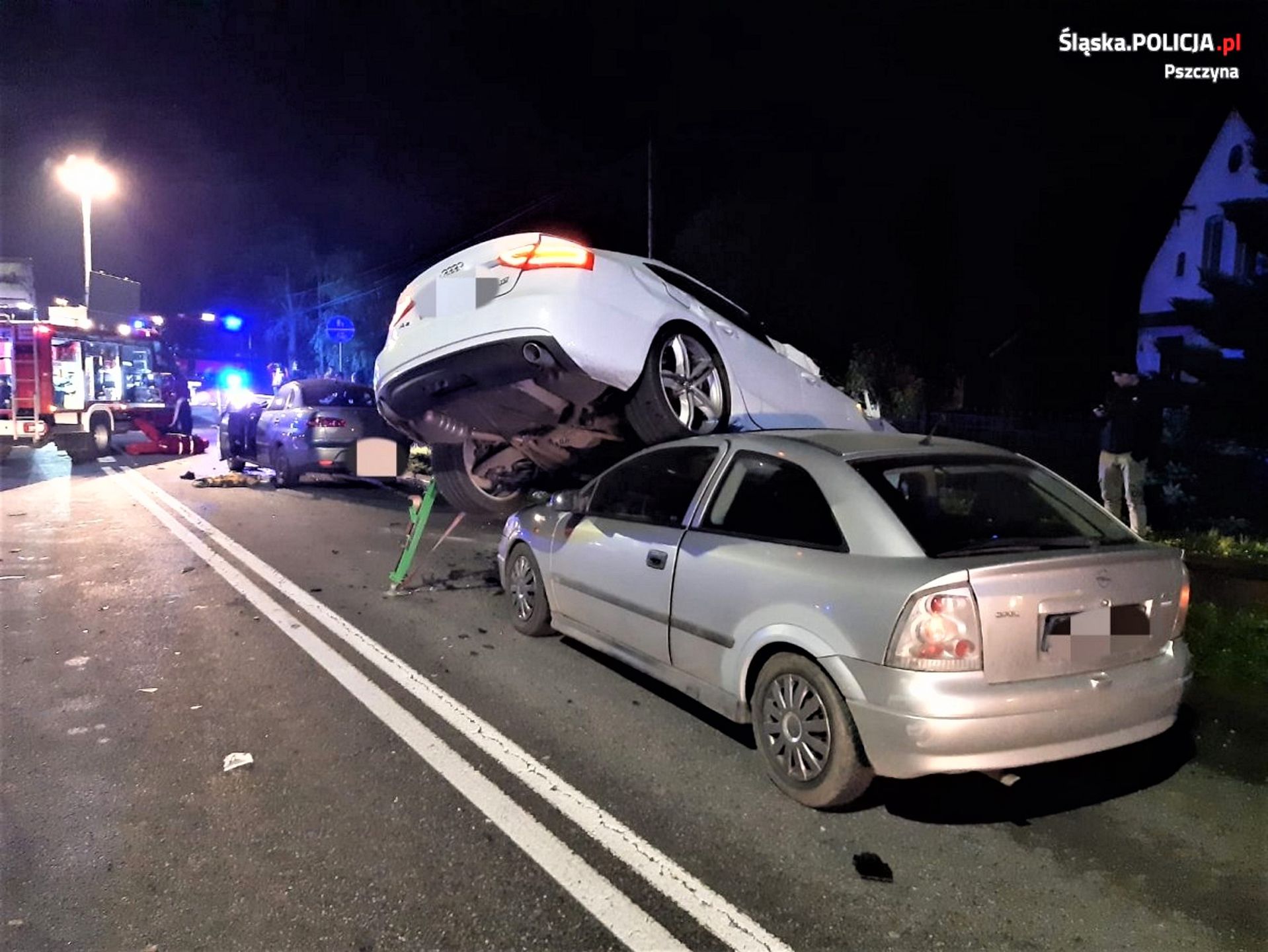 Wypadek w Ćwiklicach. Ciężarna kobieta w ciężkim stanie