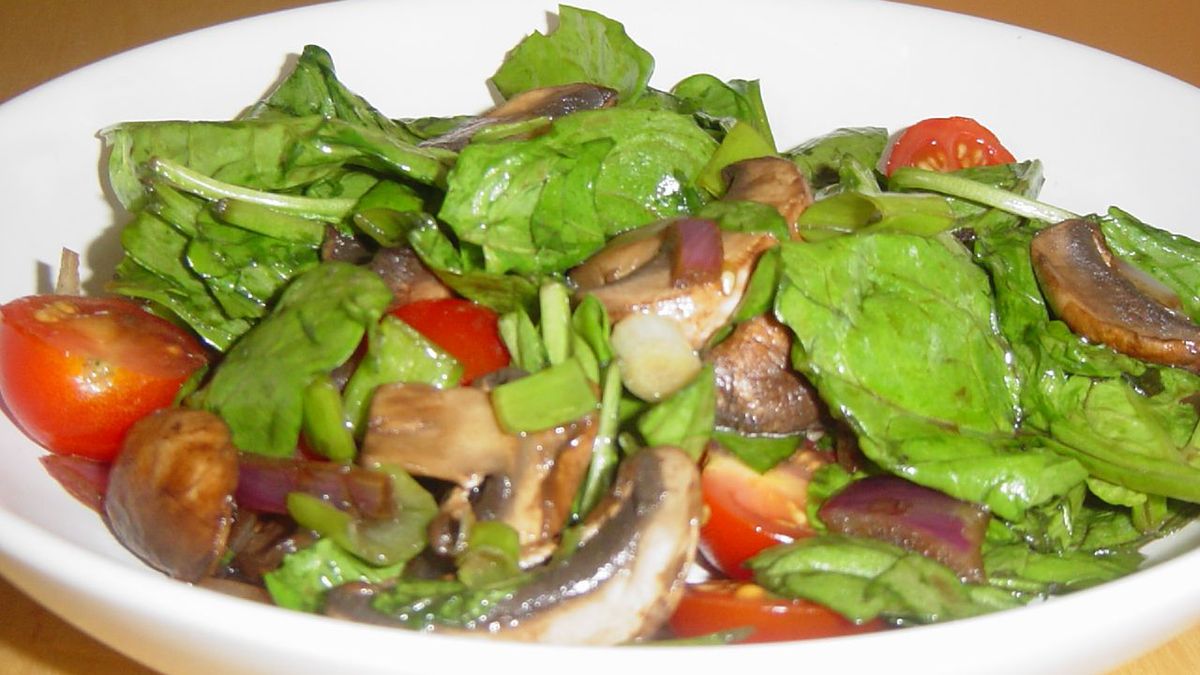 Gotowana komatsuna bez dodatku soli, odsączona