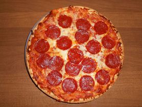 Mała pizza pepperoni na grubym cieście (Pizza Hut)