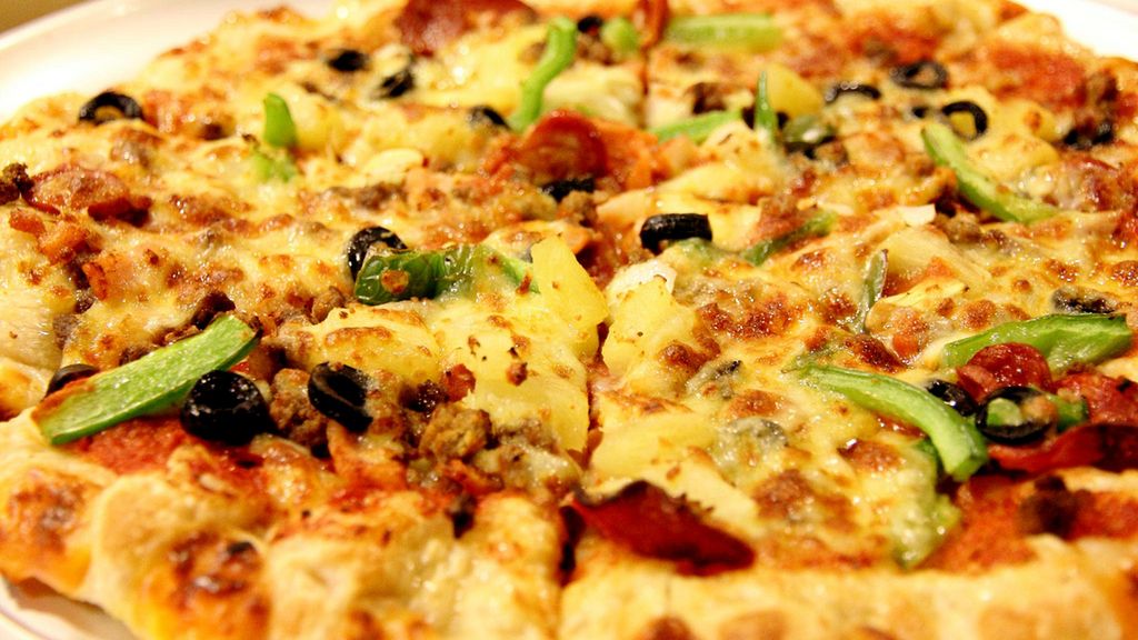 Mała pizza Super Supreme na tradycyjnym cieście (Pizza Hut)