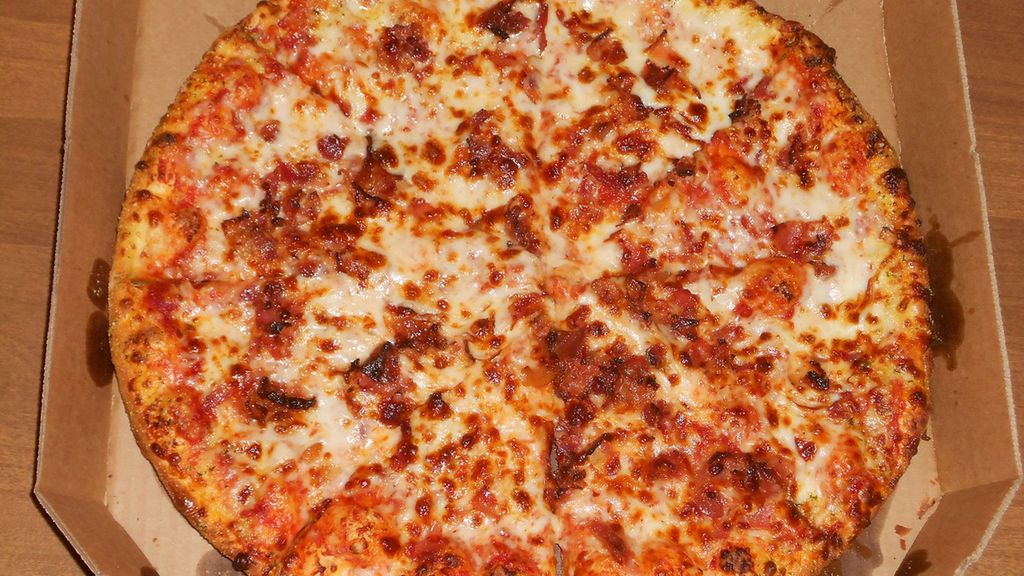 Mała pizza z serem na cienkim cieście (Domino's Pizza)