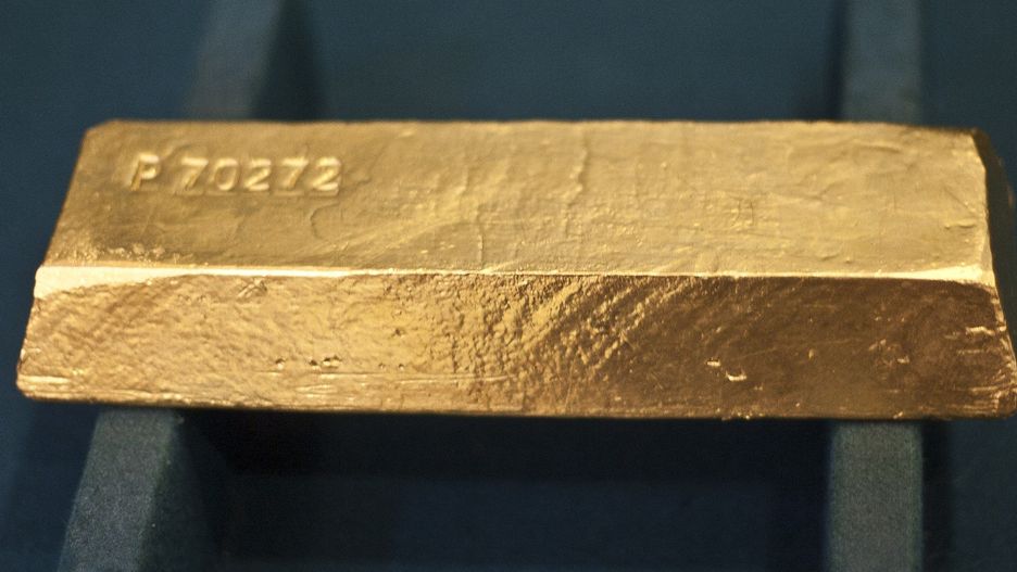 We wtorkowy poranek cena złota złoto osiągnęła 3693,7 dolara za uncję, co oznacza nowy rekord wszech czasów.