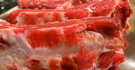 Surowe żeberka wołowe bez kości (mięso i tłuszcz)