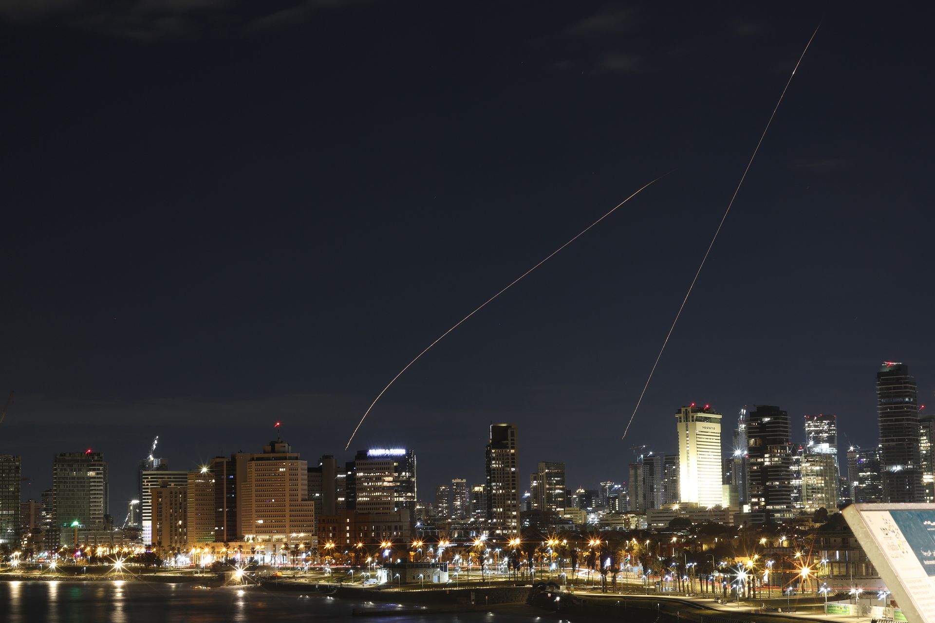 Izrael znów pod ostrzałem. Spadł pocisk balistyczny Kép