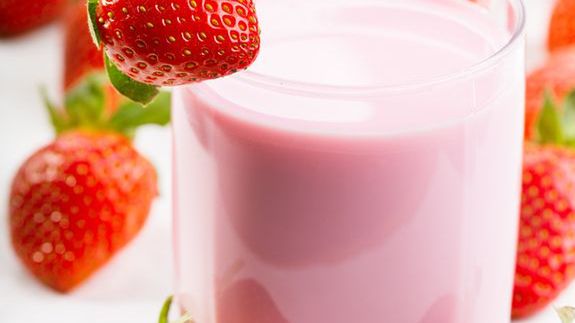 Jogurt grecki truskawkowy bez zawartości tłuszczu Marki Dannon Oikos