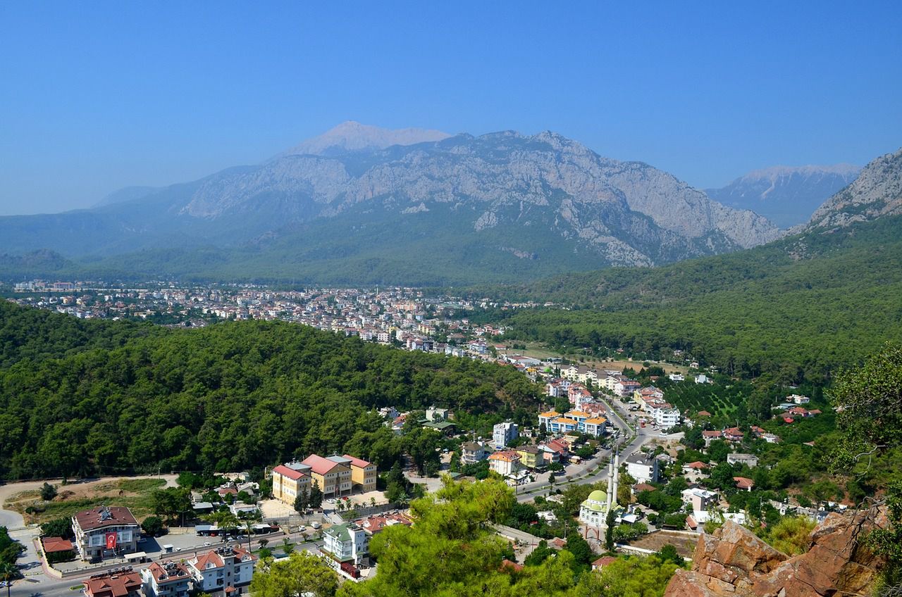 Kemer w Ogniu: Pożary w Antalyi Wywołują Gorączkę Walki z Niszczycielskim Zagrożeniem!