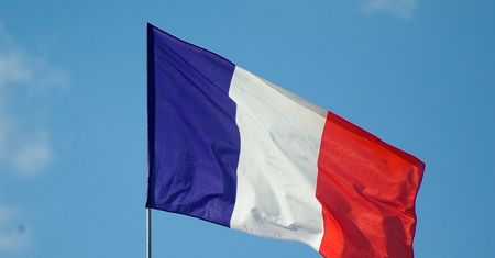 Skrajna prawica w natarciu. Zjednoczenie Narodowe dominuje francuską scenę polityczną