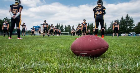 Mecz Futbolu Amerykańskiego: Armia Poznań vs. Tychy Falcons