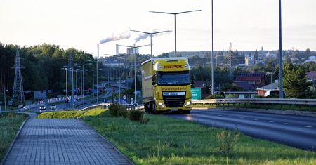 Policja w Irlandii poszukuje polskiego kierowcy ciężarówki wyrzucającego kokainę