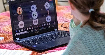 Coraz więcej firm chce ograniczać pracę zdalną. Oczekiwania pracowników wobec biur są coraz bardziej wyśrubowane