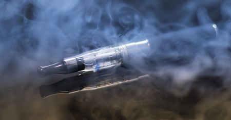 Liquidy do e-papierosów w przyszłym roku będą droższe niż paczka tradycyjnych papierosów. Krajowi producenci prognozują zwolnienia pracowników i upadłości