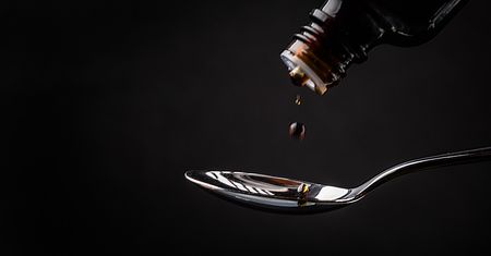 Skandal farmaceutyczny w Indonezji: skazanie kierownictwa firmy po śmiertelnych zatruciach dzieci