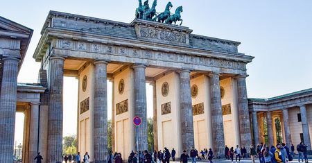 Tysiące ludzi protestują w Berlinie przeciwko dostawom broni na Ukrainę