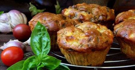 Mini wersja focacci. Babeczki a la pizza w prostym przepisie