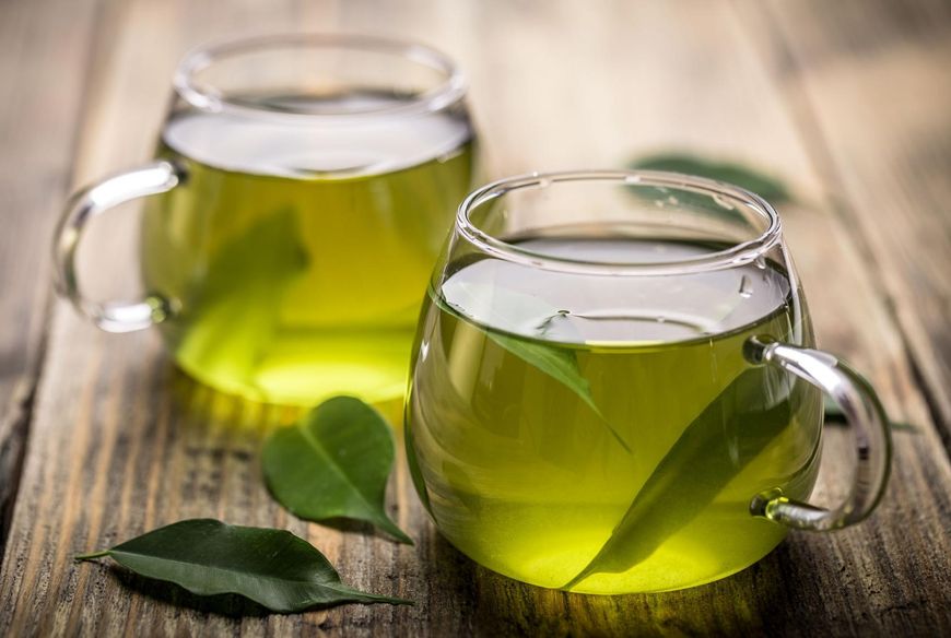 Pij zieloną herbatę i świeże soki