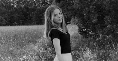 Była medalistką Pucharu Świata. Popełniła samobójstwo