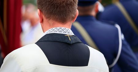 Przyszedł do księdza poprosić o pomoc. Ukradł z kościoła 2 tys. zł
