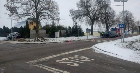 Kierujący nie zatrzymał się i wylądował w rowie
