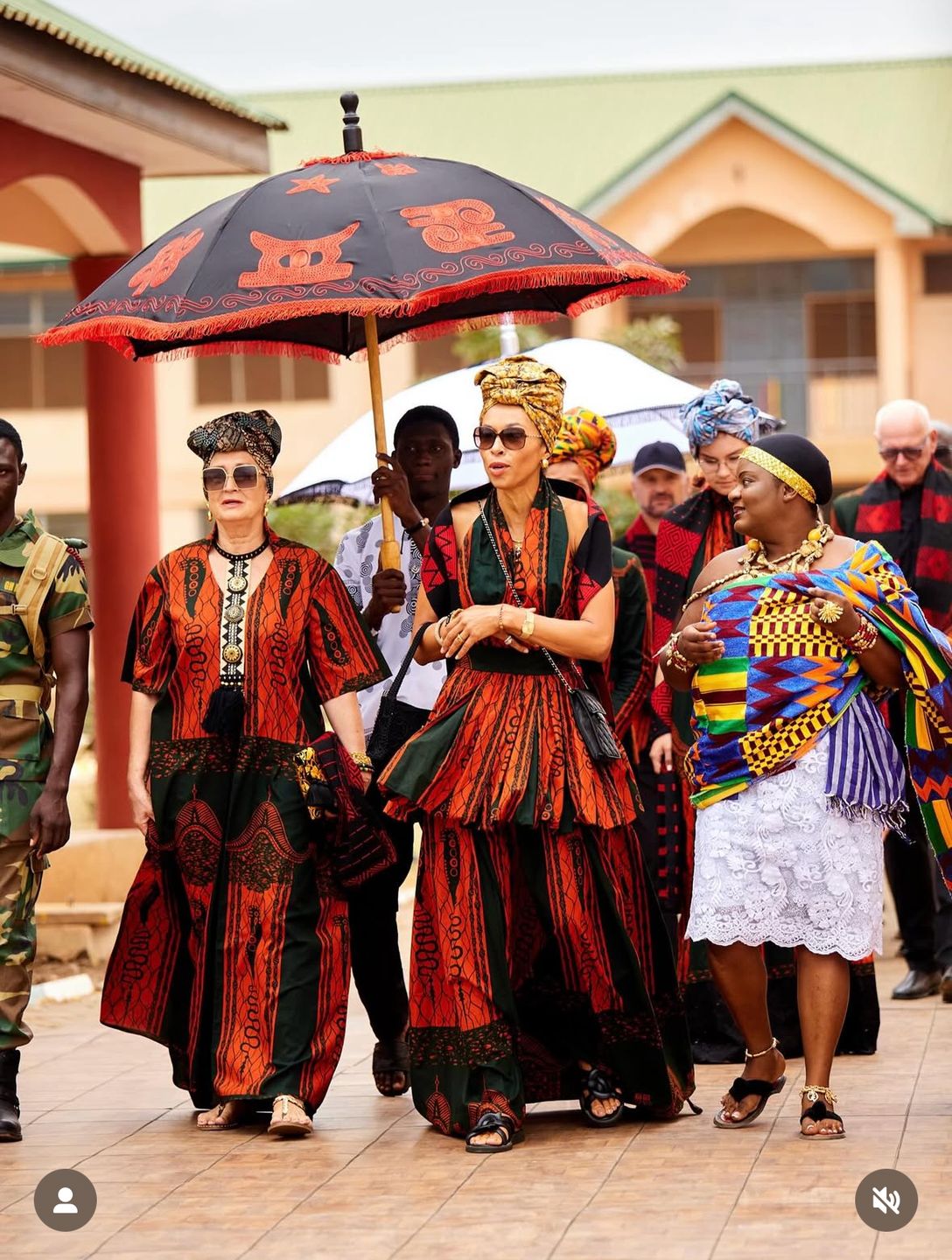 Omenaa Mensah upamiętniła ojca