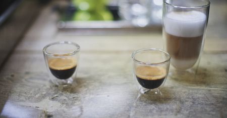 Kawa na ochłodę. Oto sposoby na ice coffee