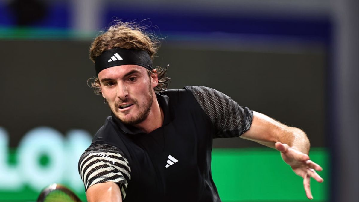 Getty Images / CHINASPORTS/VCG / Na zdjęciu: Stefanos Tsitsipas