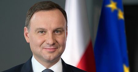 Wybory 2020. Prezydent Andrzej Duda przeciwny "podatkowi od smartfonu". Przy okazji dał argument przeciwnikom abonamentu radiowo-telewizyjnego