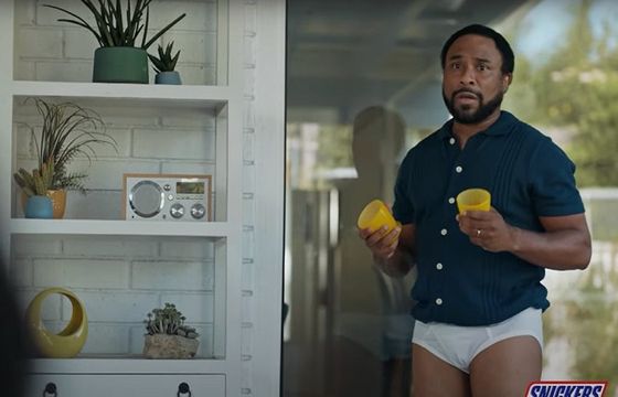 Snickers z reklamą dla nieogarniających