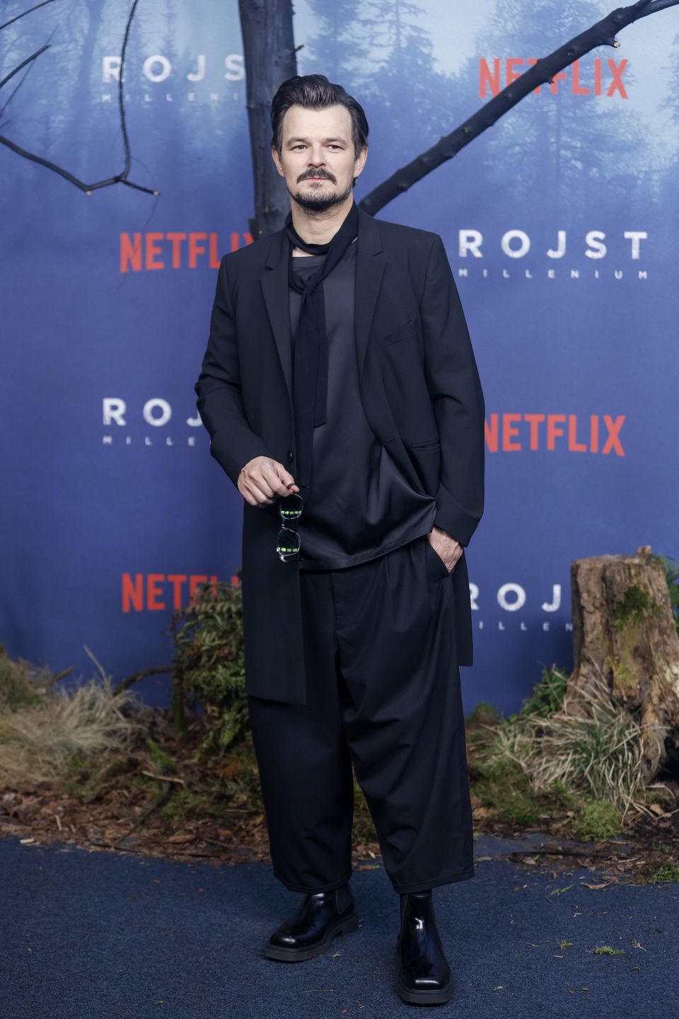 Dawid Ogrodnik na premierze serialu "Rojst Millenium"