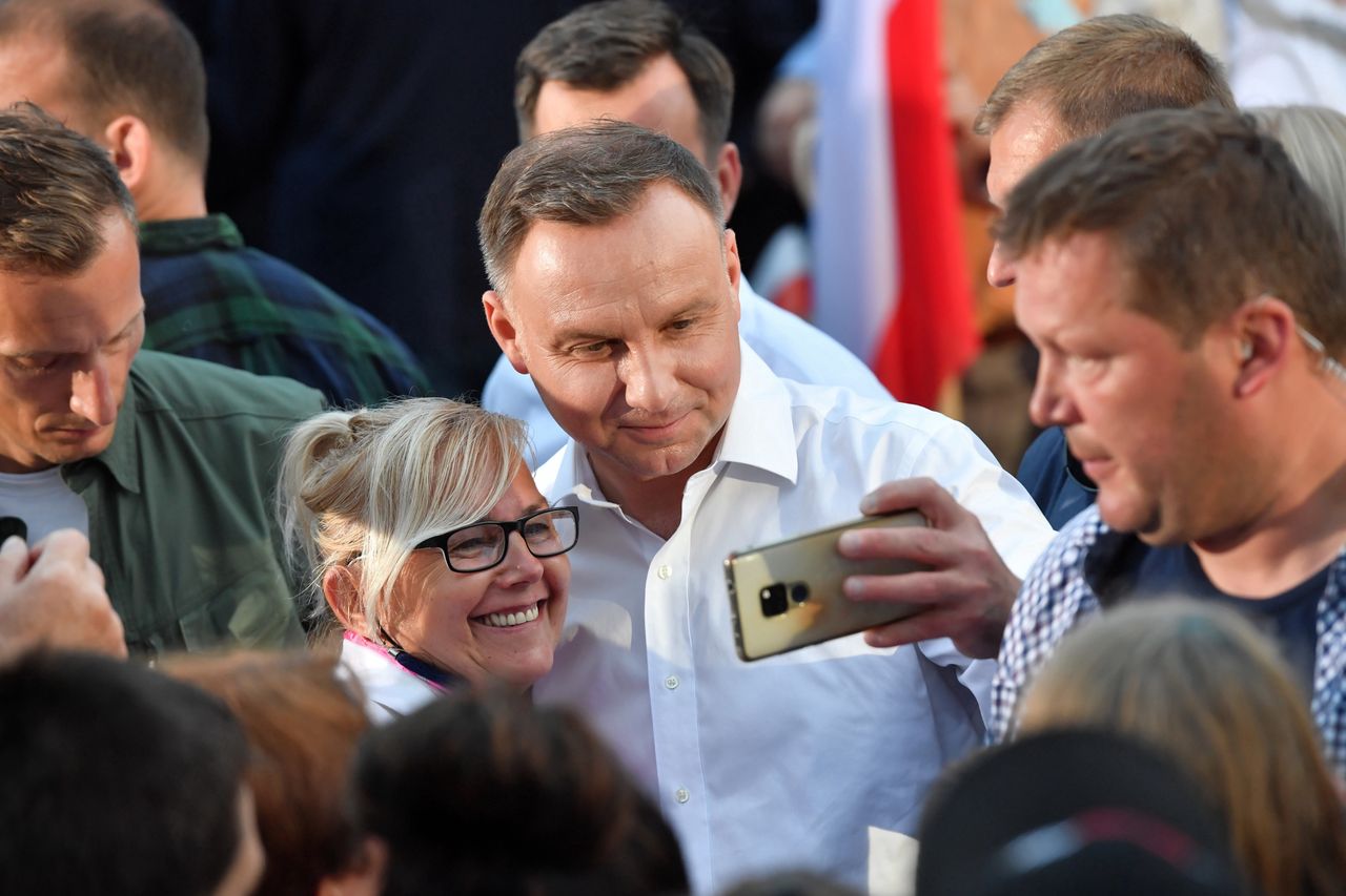 Wybory prezydenckie 2020. Andrzej Duda: Złodziejom i tym, którzy im sprzyjali, mówimy "nie" [relacja na żywo - 2 lipca]