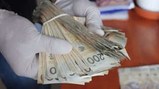 Tomaszów Lubelski: 32-latka oszukana podczas sprzedaży sukienki. Z jej konta zniknęło 60 tysięcy złotych