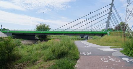Rowerzyści narzekają na brak oświetlenia ścieżki rowerowej prowadzącej nad Zalew Zemborzycki