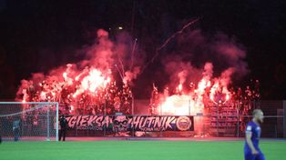 Fajerwerki na meczu Broni Radom z GKS Bełchatów. Zobacz zdjęcia kibiców