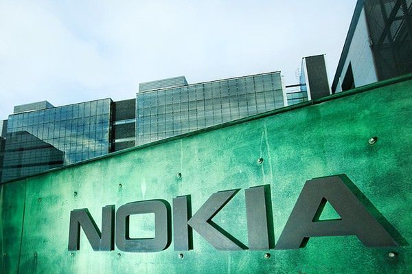 Fińscy politycy niezadowoleni z decyzji Microsoftu o zwolnieniu pracowników Nokii