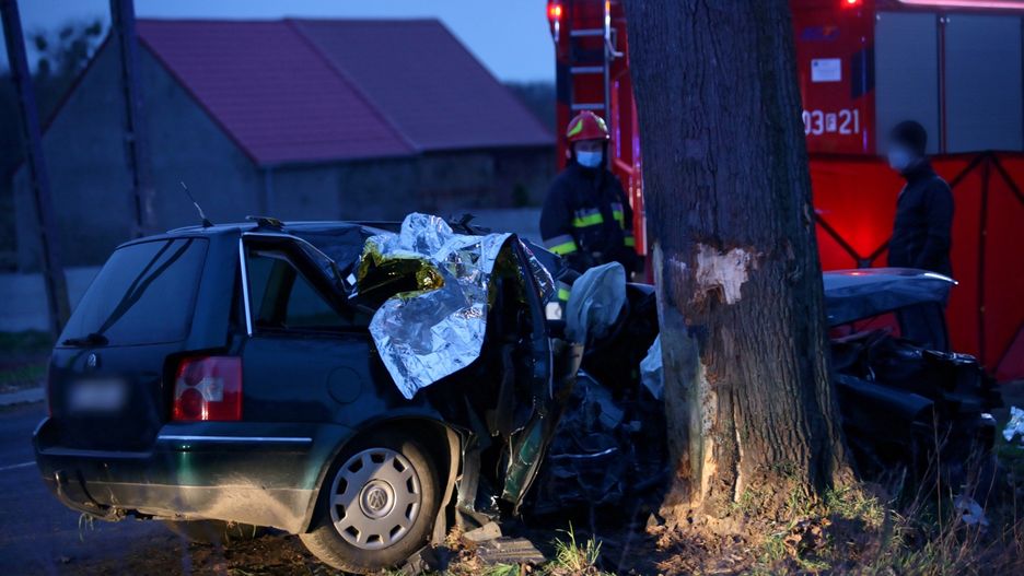 Lubuskie. Tragiczny wypadek. Dwie osoby nie żyją