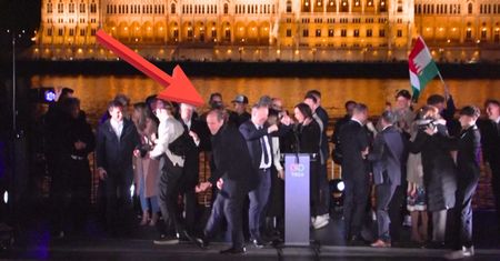 Węgierski lekarz popisał się na scenie. Taneczne ruchy poszły w viral