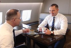 Nawrocki publikuje zdjęcie z Dudą w samolocie